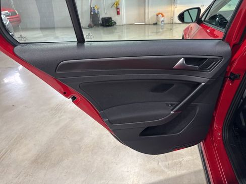 Used 2021 Volkswagen Golf 4-Door image 35