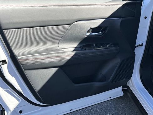 New 2026 Nissan Kicks SR FWD image 17