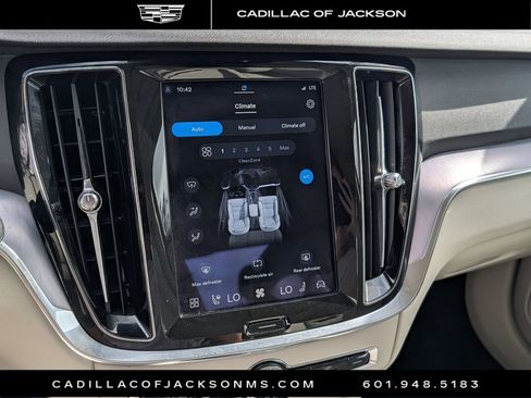 Used 2024 Volvo S60 B5 Core image 11