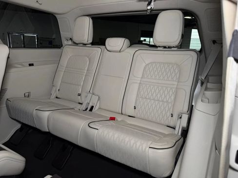 Used 2019 Lincoln Navigator Black Label w/ Cargo Package AWD/4WD image 18