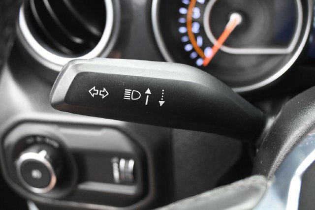 Used 2023 Jeep Wrangler Unlimited Sahara AWD/4WD image 17