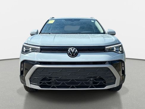New 2025 Volkswagen Taos SE image 3