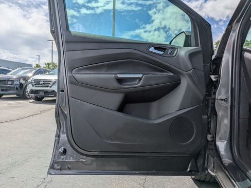 Used 2018 Ford Escape SE FWD image 14