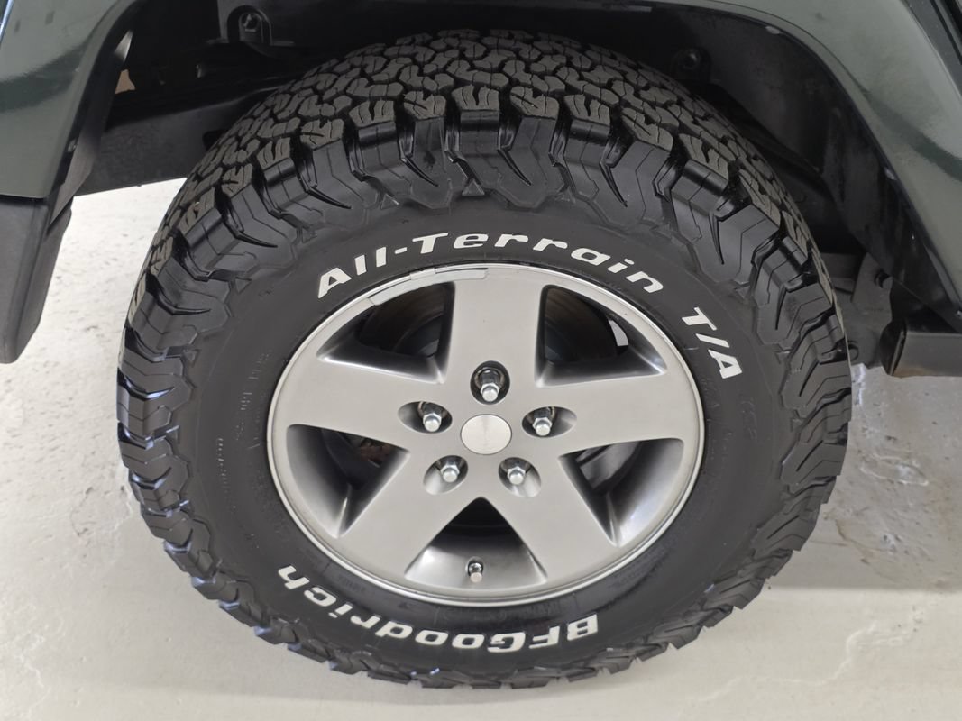 Used 2010 Jeep Wrangler Unlimited Rubicon w/ Dual Top Group AWD/4WD image 47