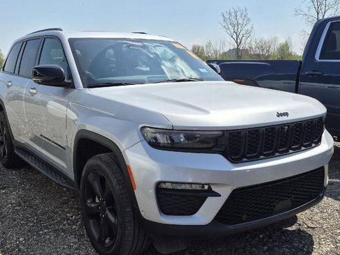 Used 2024 Jeep Grand Cherokee Limited w/ Luxury Tech Group II image 2