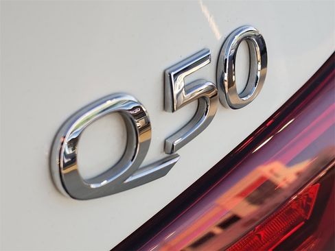 Used 2020 INFINITI Q50 Luxe image 11