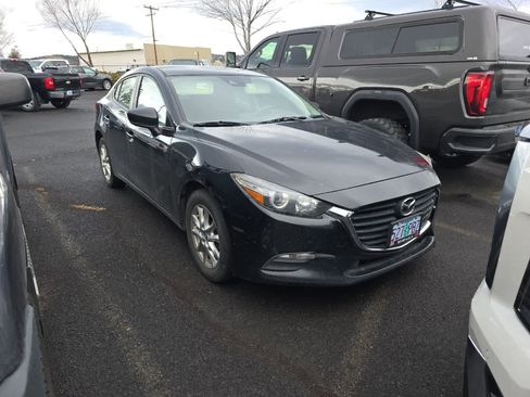 Used 2018 MAZDA MAZDA3 Sport w/ Preferred Equipment Package image 5