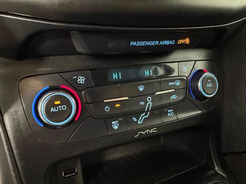Used 2017 Ford Focus SE FWD image 19