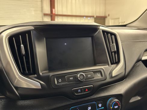 Used 2024 GMC Terrain SLE image 12