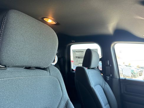 New 2026 RAM 1500 Express AWD/4WD image 15