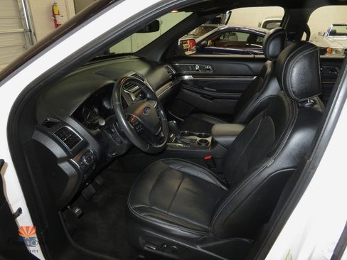 Used 2017 Ford Explorer Limited FWD image 3