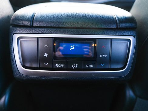 Used 2017 Toyota Highlander XLE image 32