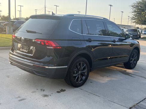 Certified 2022 Volkswagen Tiguan SE FWD image 9
