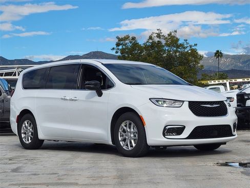 New 2026 Chrysler Pacifica Select image 25