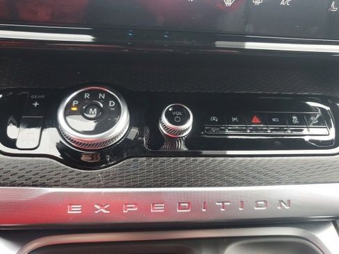 New 2025 Ford Expedition Platinum w/ Stealth Performance Package image 38