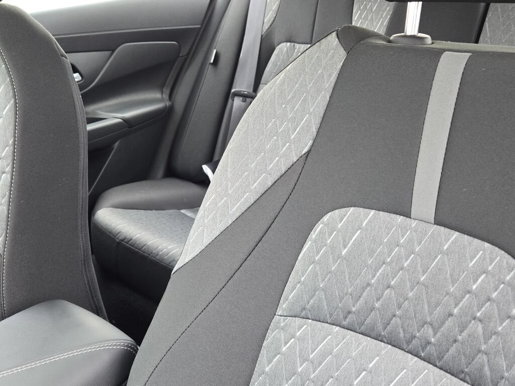 Used 2026 Nissan Sentra SV w/ SV Convenience Package FWD image 22