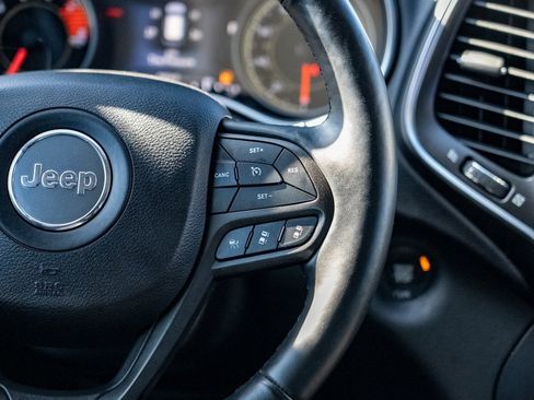 Used 2019 Jeep Cherokee Trailhawk image 19