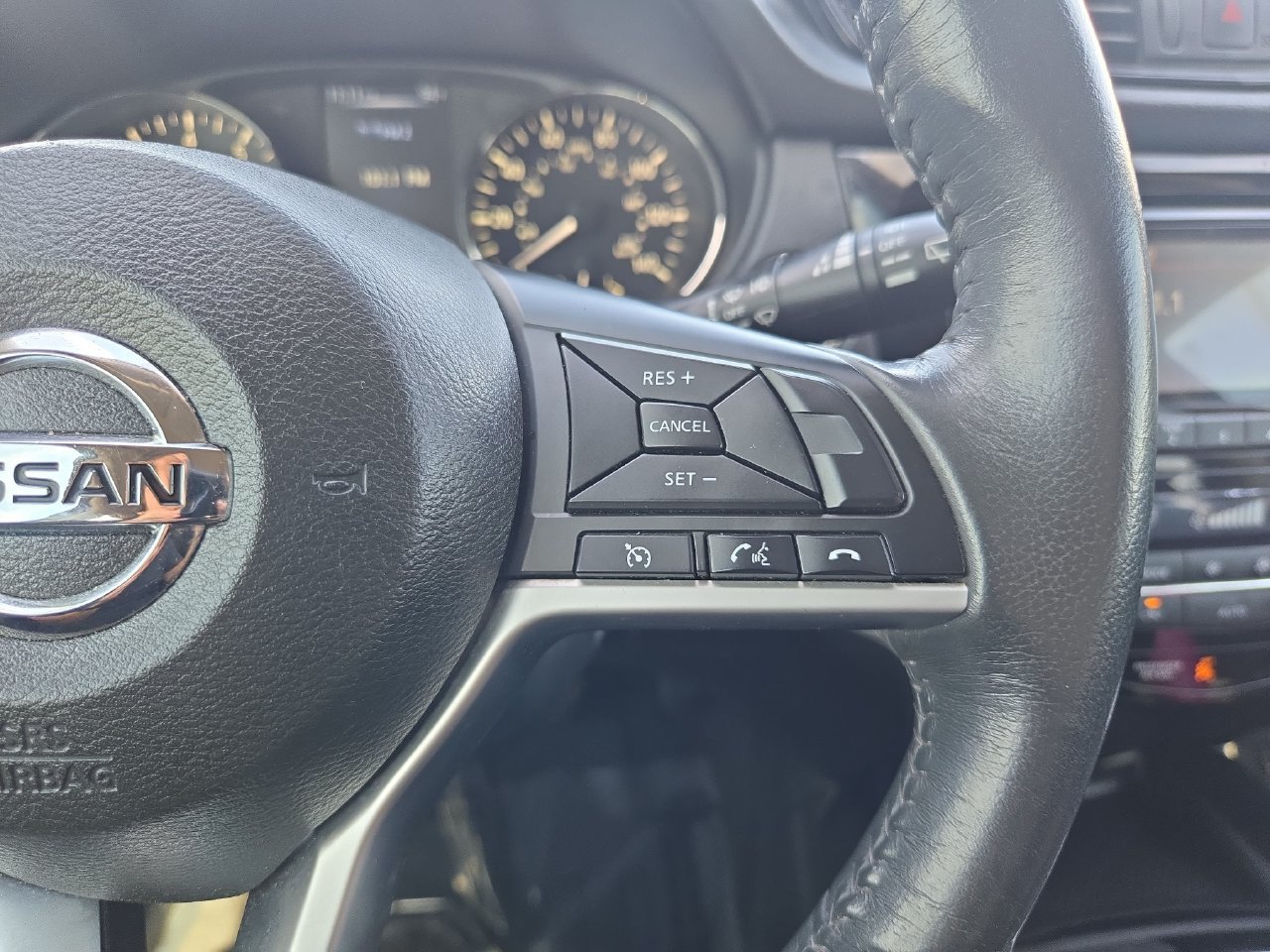 Used 2017 Nissan Rogue SV FWD image 17