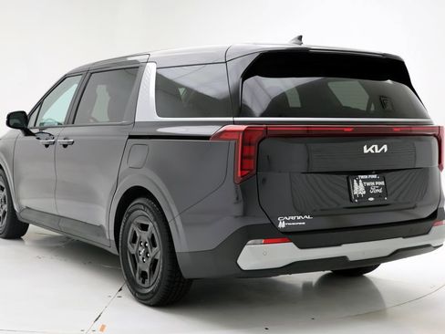 Used 2025 Kia Carnival FWD image 6