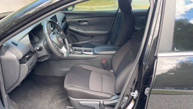 Used 2025 Nissan Sentra SV w/ All-Weather Package FWD image 5
