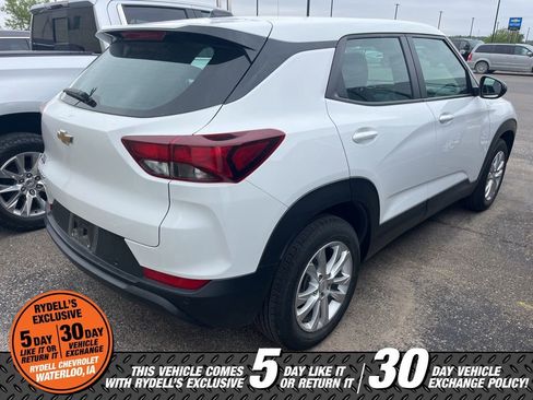 Used 2023 Chevrolet TrailBlazer LS FWD image 2