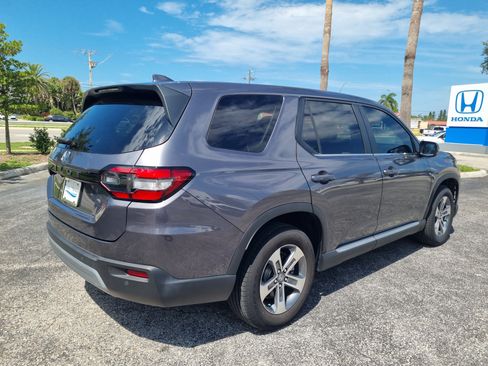 Used 2025 Honda Pilot EX-L image 7