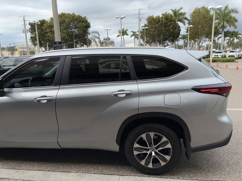 Used 2024 Toyota Highlander XLE image 10