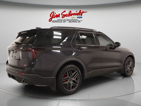 Used 2025 Ford Explorer ST AWD/4WD image 6