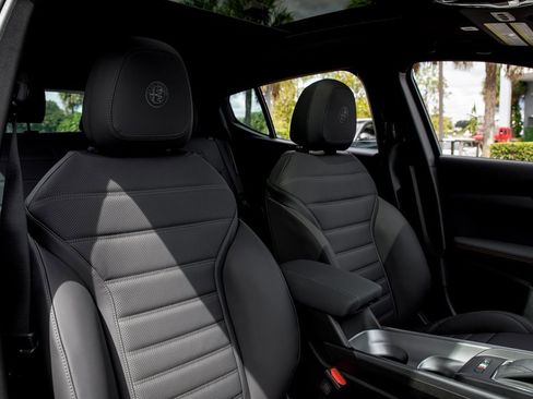 New 2025 Alfa Romeo Tonale w/ Premium Package image 28