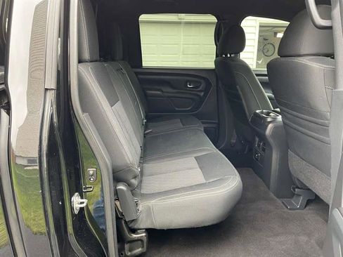 Used 2018 Nissan Titan SV w/ SV Convenience Package image 14