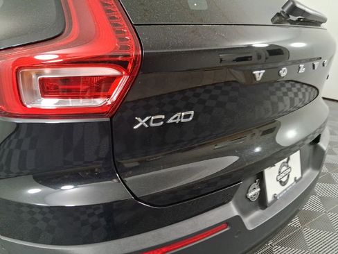 Used 2025 Volvo XC40 B5 Plus AWD/4WD image 13