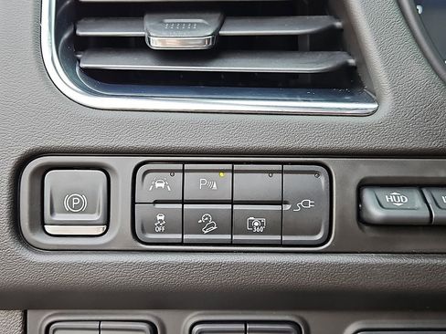 Used 2022 Chevrolet Tahoe High Country w/ Premium Package image 27