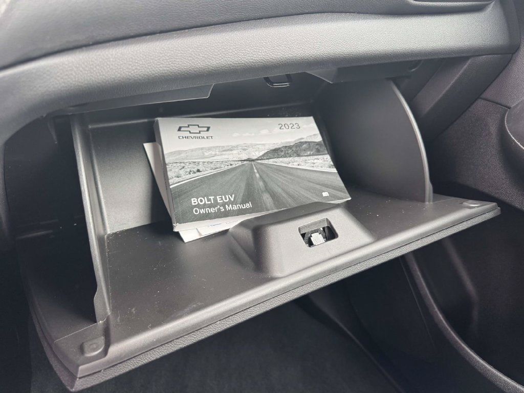 Used 2023 Chevrolet Bolt EUV LT w/ Convenience Package FWD image 31