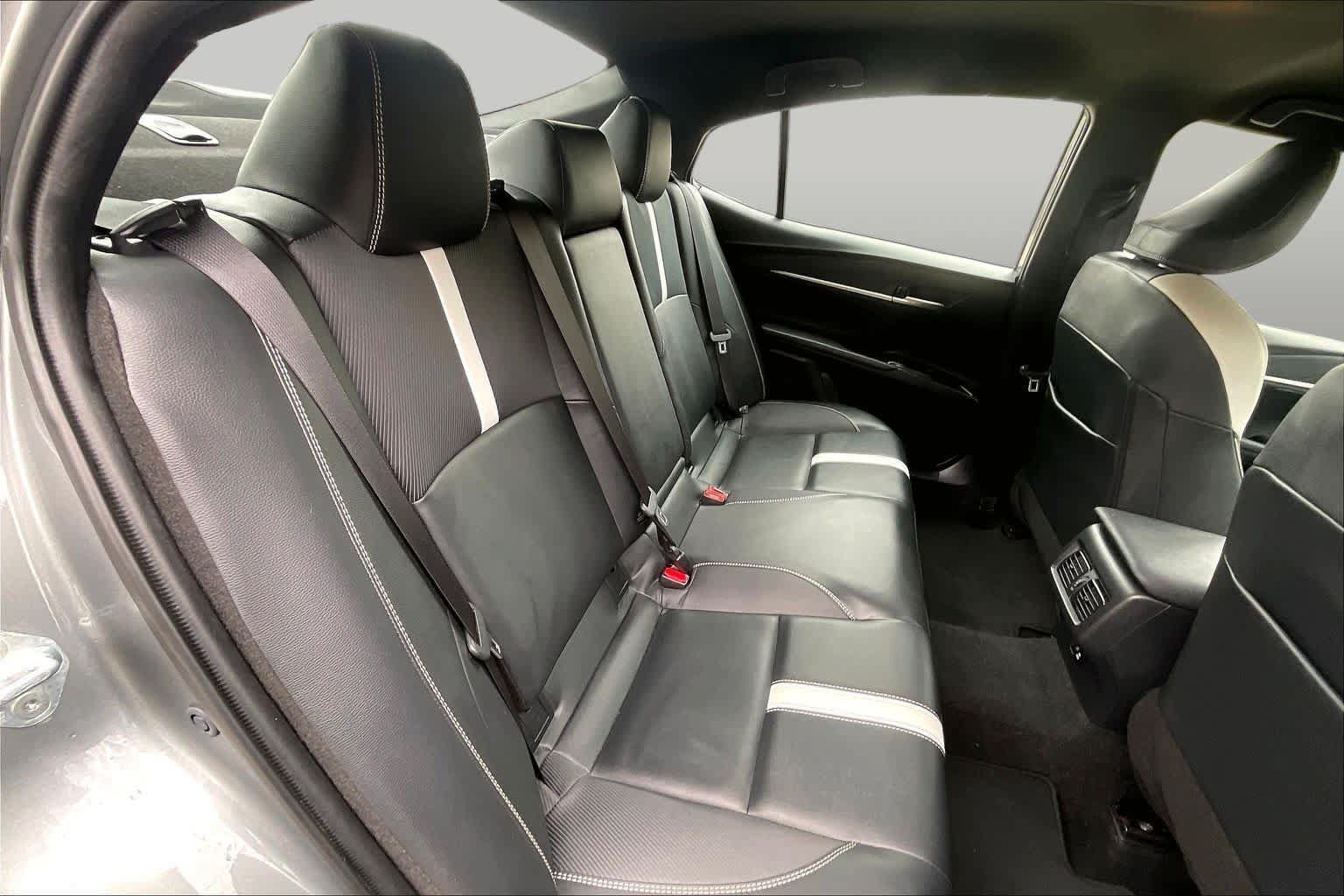 Used 2025 Toyota Camry SE w/ Convenience Package AWD/4WD image 19