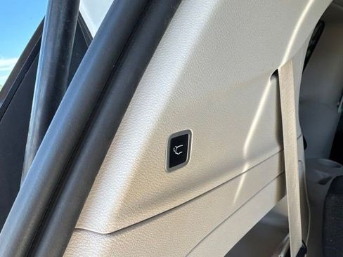 Used 2021 Chrysler Pacifica Touring w/ Uconnect Theater Family Group FWD image 13