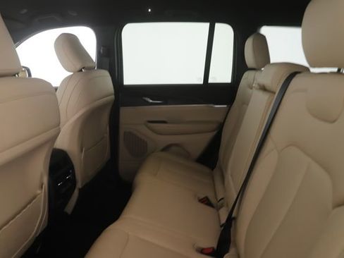 Used 2025 Jeep Grand Cherokee Limited w/ Black Appearance Package image 28