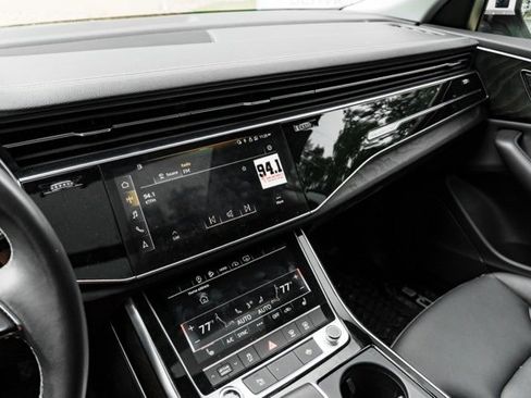 Used 2023 Audi Q8 Premium image 16