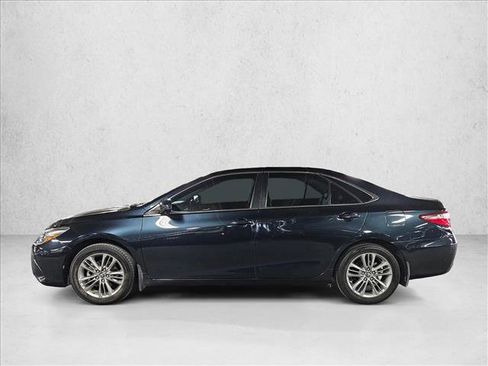 Used 2017 Toyota Camry SE w/ Moonroof Package image 9