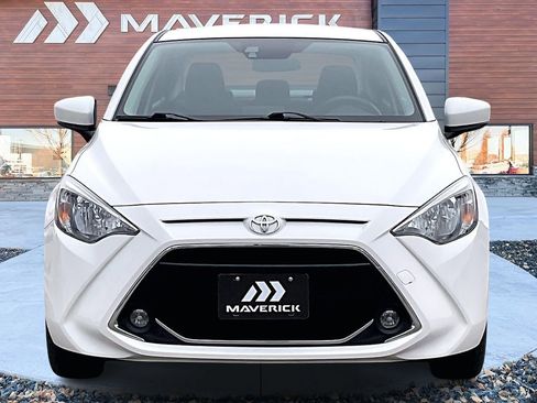 Used 2019 Toyota Yaris LE image 2
