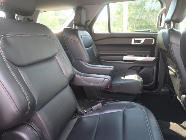 Used 2022 Ford Explorer XLT AWD/4WD image 14