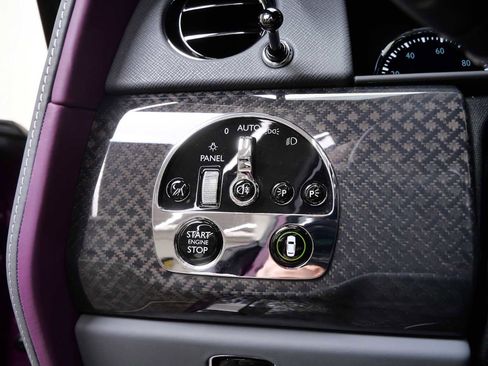 Used 2022 Rolls-Royce Cullinan Black Badge w/ Dark Exterior Package image 31