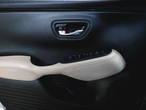 Certified 2025 Honda HR-V LX image 16