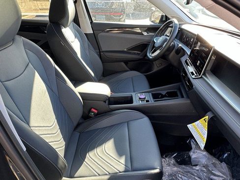 New 2025 Volkswagen Tiguan SE image 15