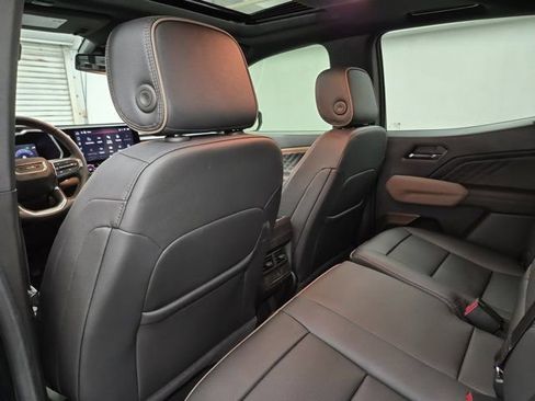 Used 2025 GMC Canyon Denali AWD/4WD image 17