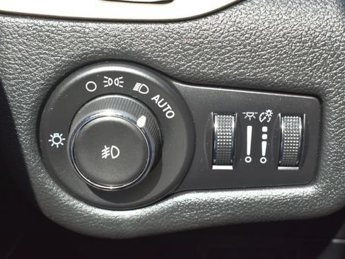 Used 2017 Jeep Cherokee Limited AWD/4WD image 19