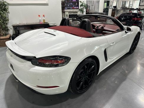 Used 2017 Porsche 718 Boxster RWD image 13