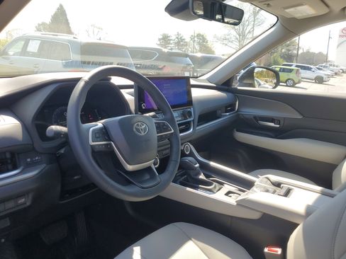 New 2026 Toyota Grand Highlander XLE AWD/4WD image 18