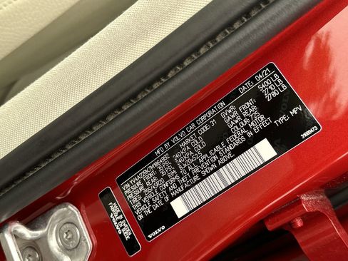 Used 2021 Volvo XC60 T6 Momentum w/ Premium Package image 26