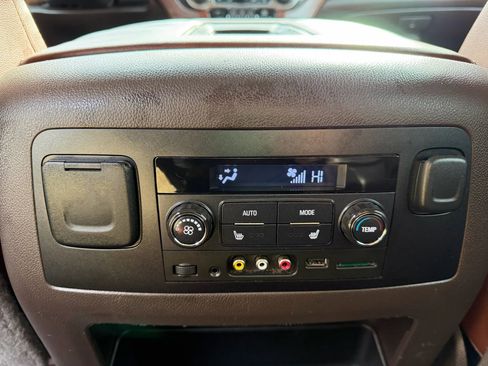 Used 2016 Chevrolet Suburban LTZ image 15