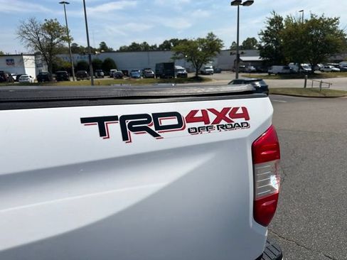 Used 2019 Toyota Tundra Limited w/ Limited Premium Package AWD/4WD image 9